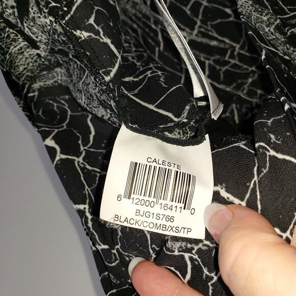 5/15 BCBGMAXAZRIA black and white slinky top - Picture 3 of 7